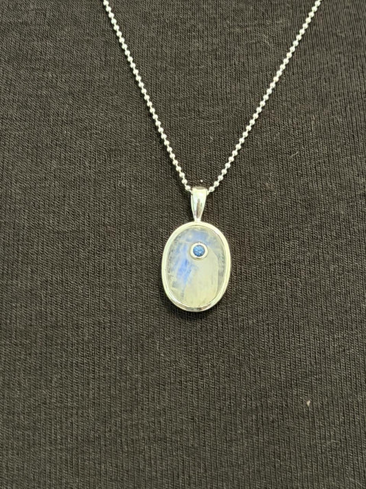 Aquamarine with sapphire
