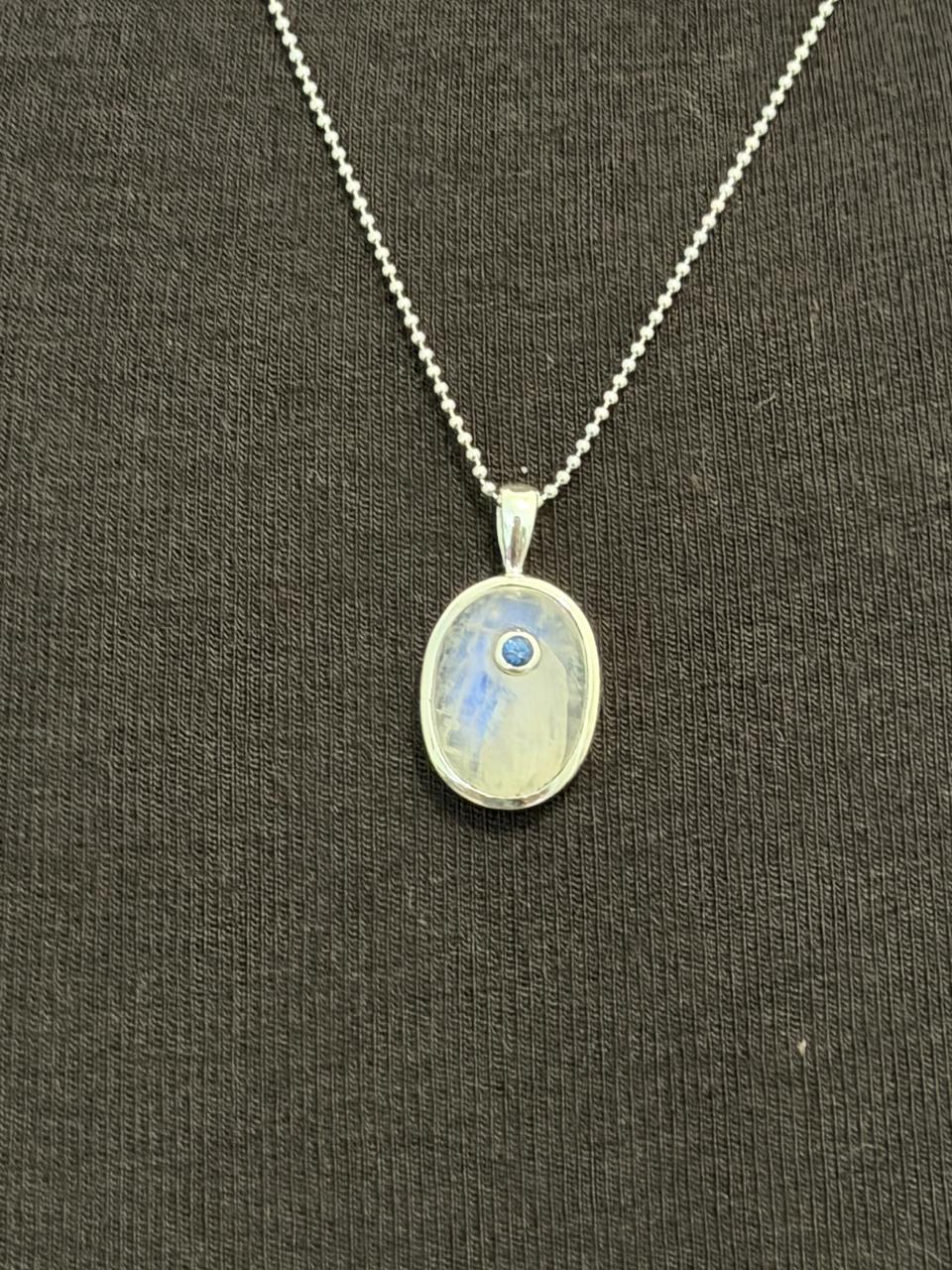 Aquamarine with sapphire